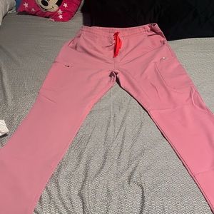 Figs XL yola Chalk pink.